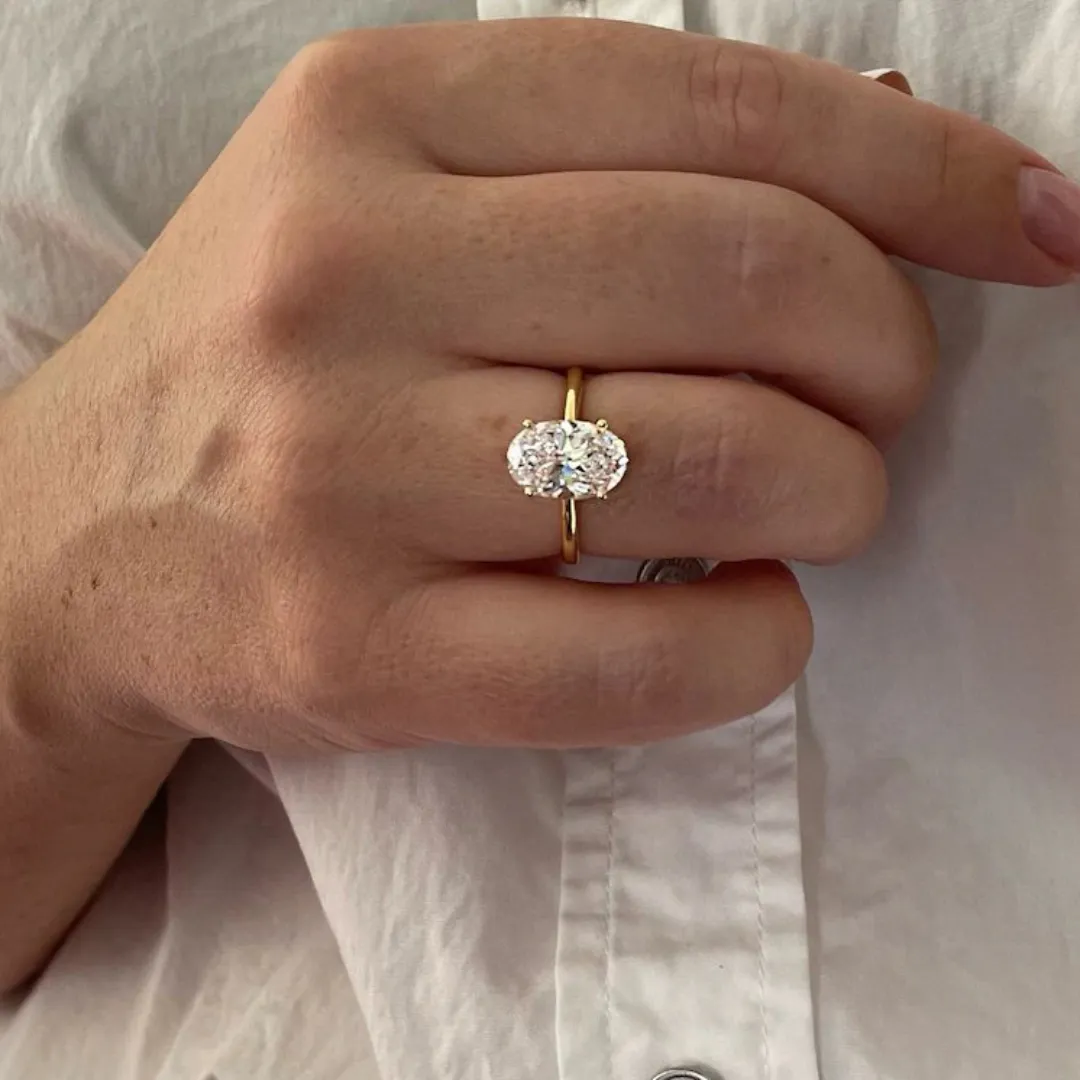 /public/photos/live/Oval Cut Moissanite Solitaire Engagement Ring-1092 (1).webp